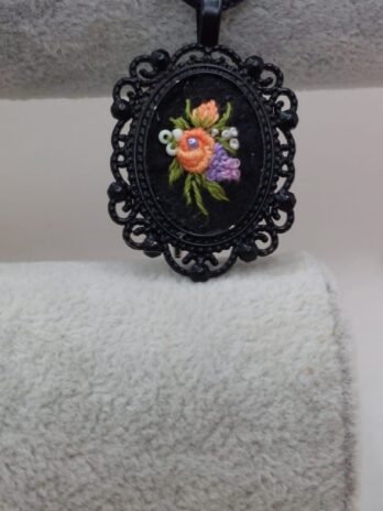 Bijuterie Pandativa Black Obsidian Manual cu Broderie Florală – Marta Crochet Art