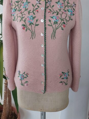 Jachetă Pink Bloomy Flowers Tricotată Manual – Marta CrochetArt