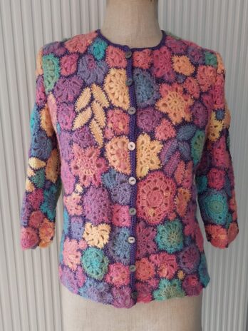 Jacheta Multicolora Crosetata Manual cu Model de Flori – Marta CrochetArt